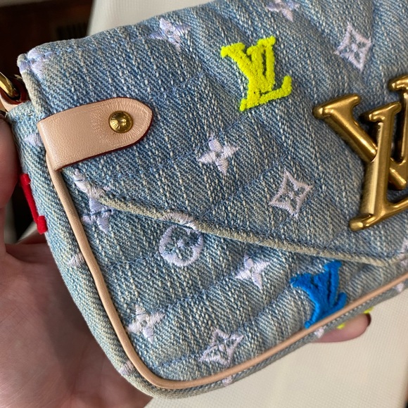 💙LV DENIM💙Louis Vuitton denim Pochette on chain - Picture 3 of 14